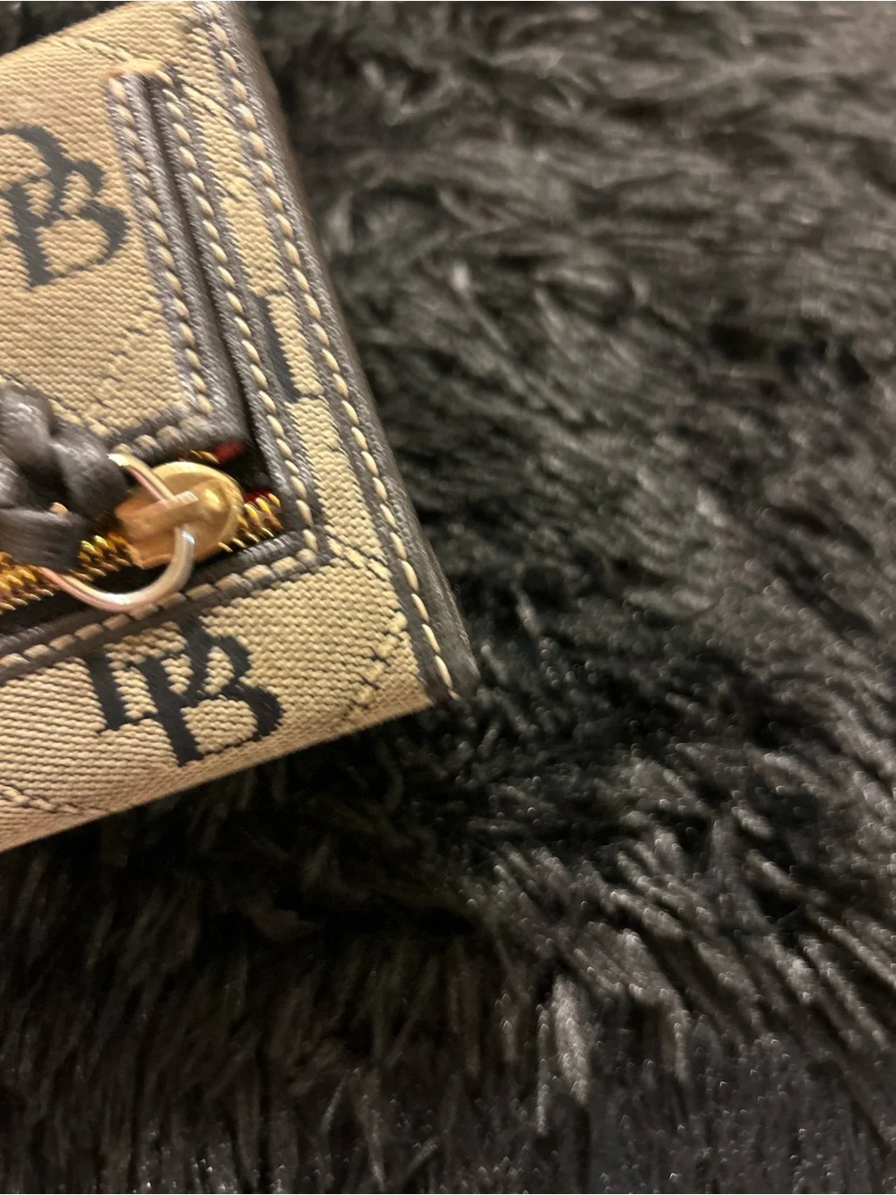 Dooney & Bourke classic dooney
